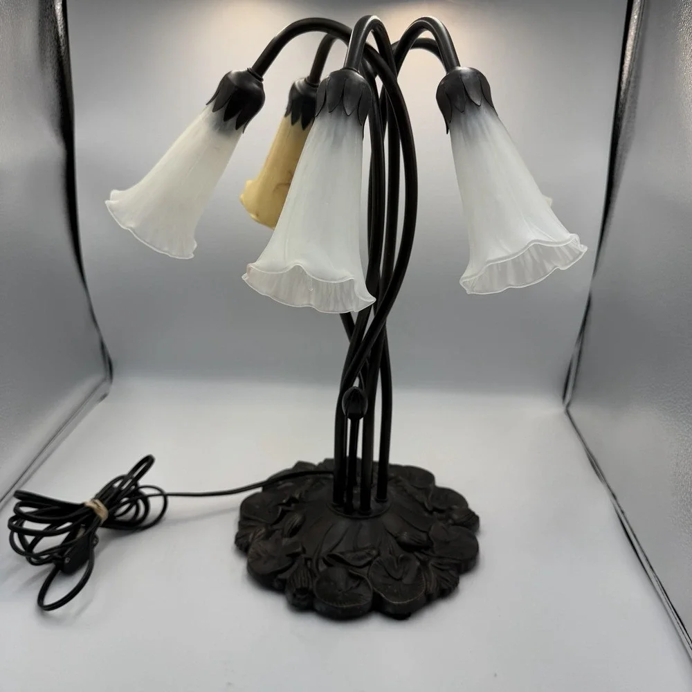 Tiffany Style White Floral Desk Lamp 17